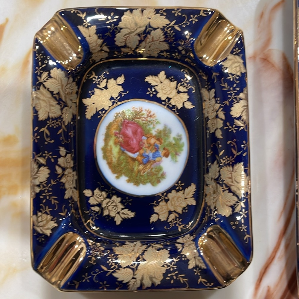 Ashtrays . Designed in Italy . Gorgeous blue with gold. Priced each . - Picture 3 of 4